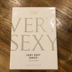 Victoria's Secret Very Sexy Oasis Eau de Parfum - White & Gold Accents